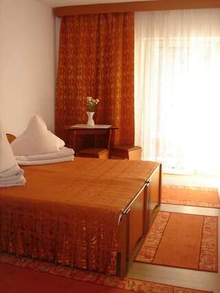 Мотели Motel Cristina Биказ Двухместный номер с 1 кроватью или 2 отдельными кроватями-1